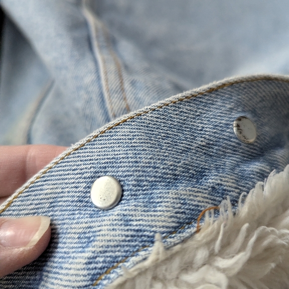 Vintage Levi's Sherpa Denim Trucker Jacket - Picture 11 of 12